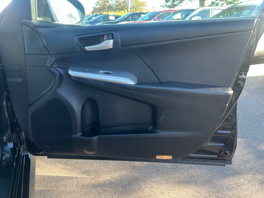 Used 2012 Toyota Camry SE FWD image 11