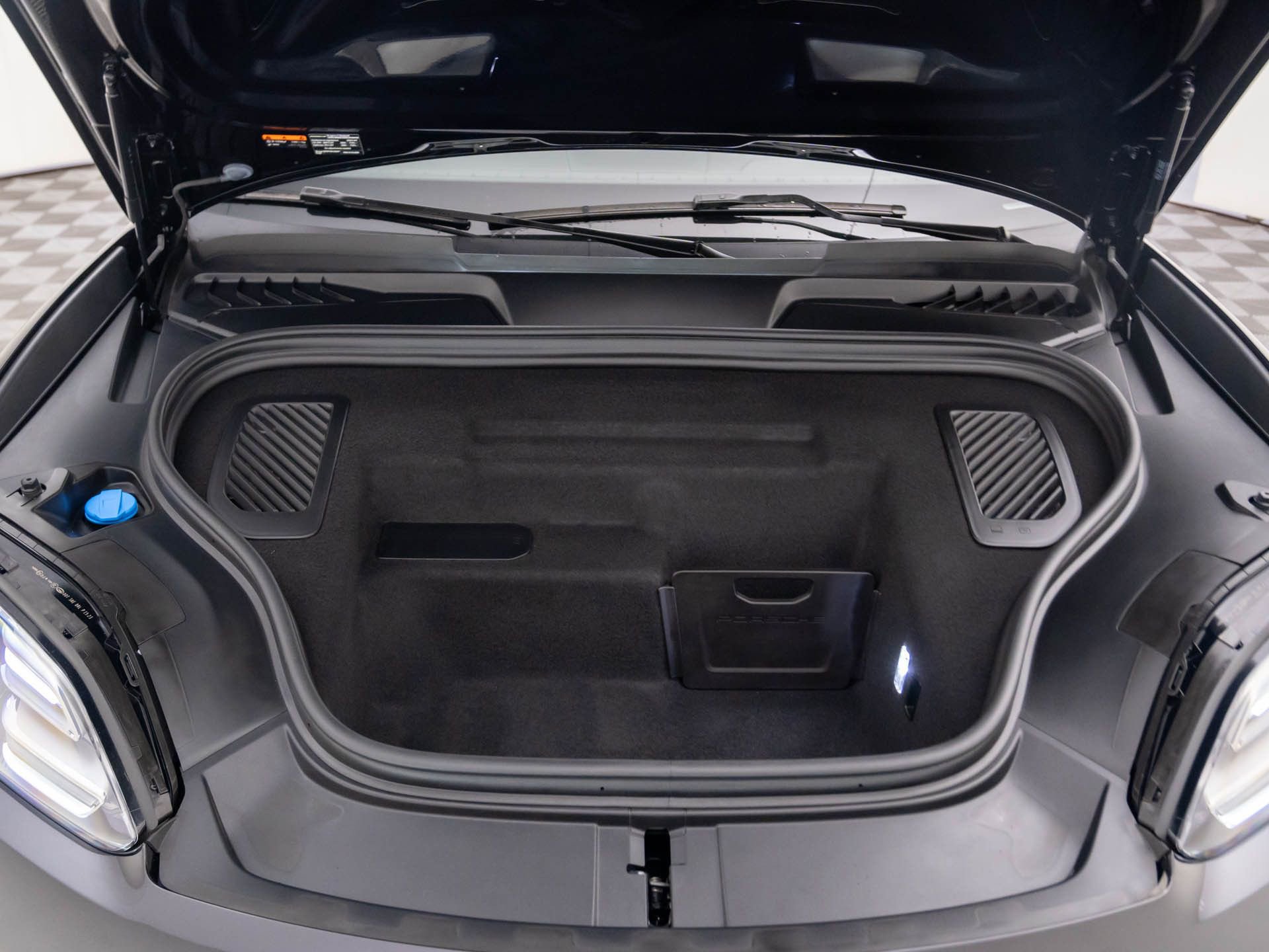 Certified 2024 Porsche Macan 4 Electric image 34