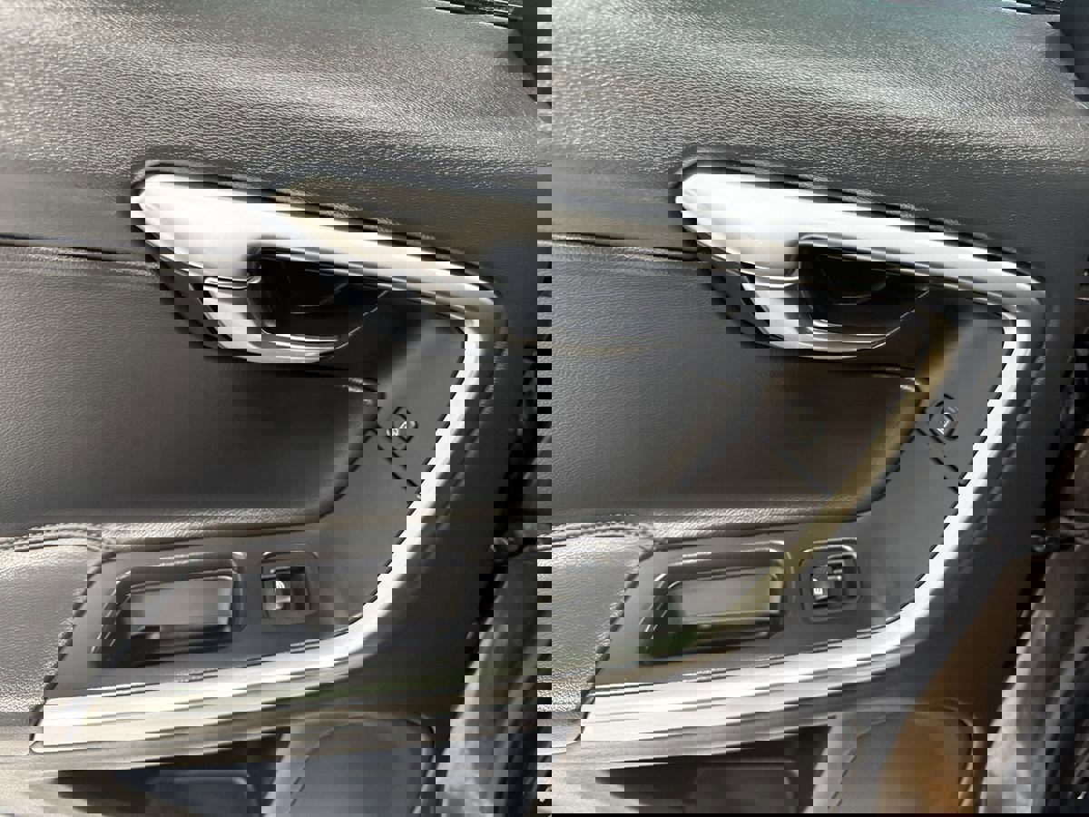 Used 2018 Volvo V60 T5 Cross Country w/ Convenience Package image 42