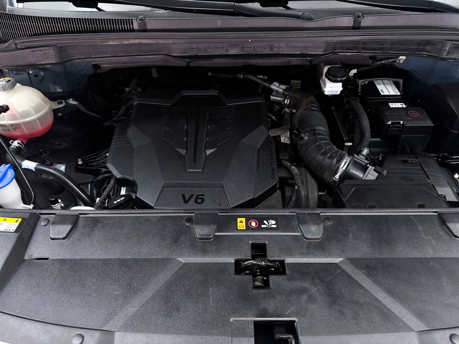 Used 2023 Kia Carnival EX FWD image 5