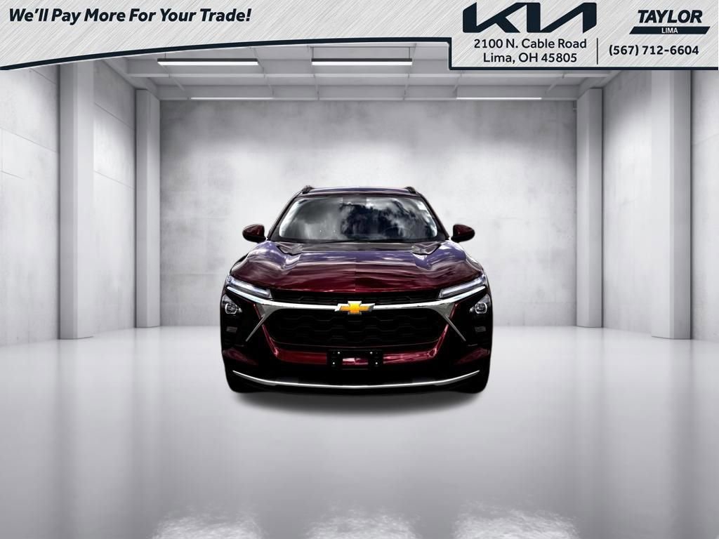 Used 2025 Chevrolet Trax LT w/ LT Convenience Package FWD image 3