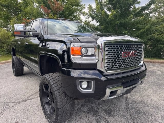 Used 2015 GMC Sierra 2500 Denali w/ Duramax Plus Package AWD/4WD image 29