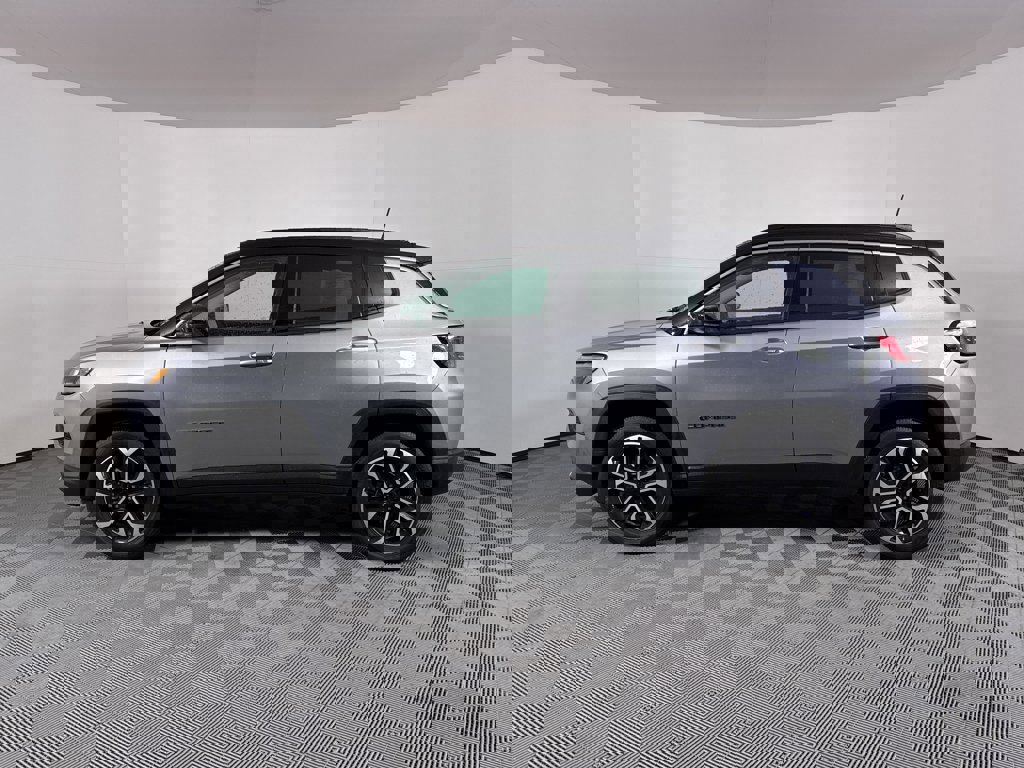 Used 2022 Jeep Compass Limited image 13