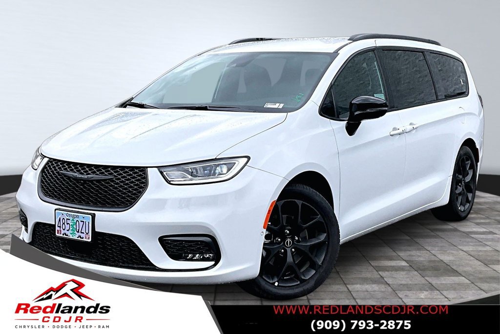Certified 2026 Chrysler Pacifica Select w/ S Appearance Package