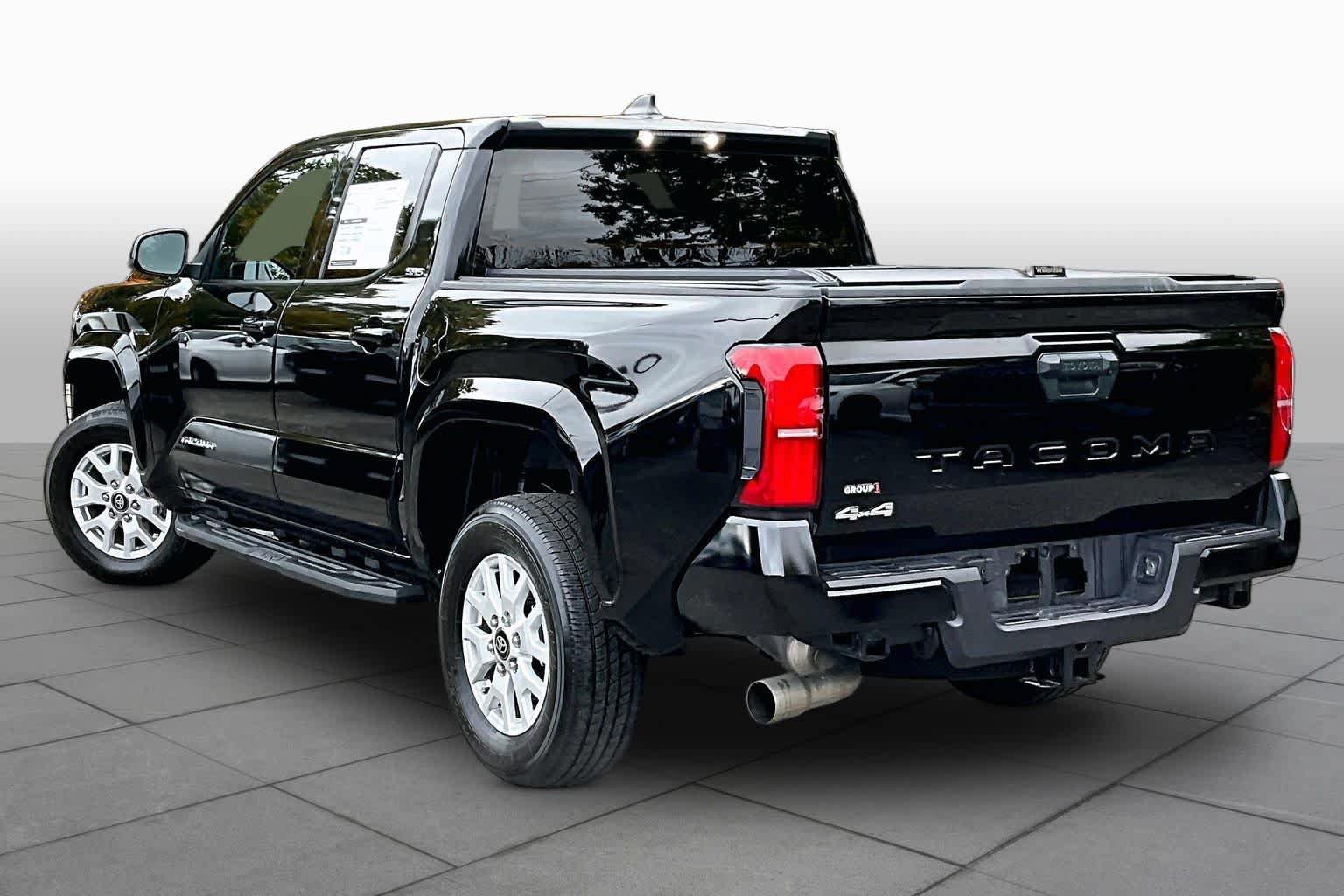 Certified 2025 Toyota Tacoma SR5 AWD/4WD image 12