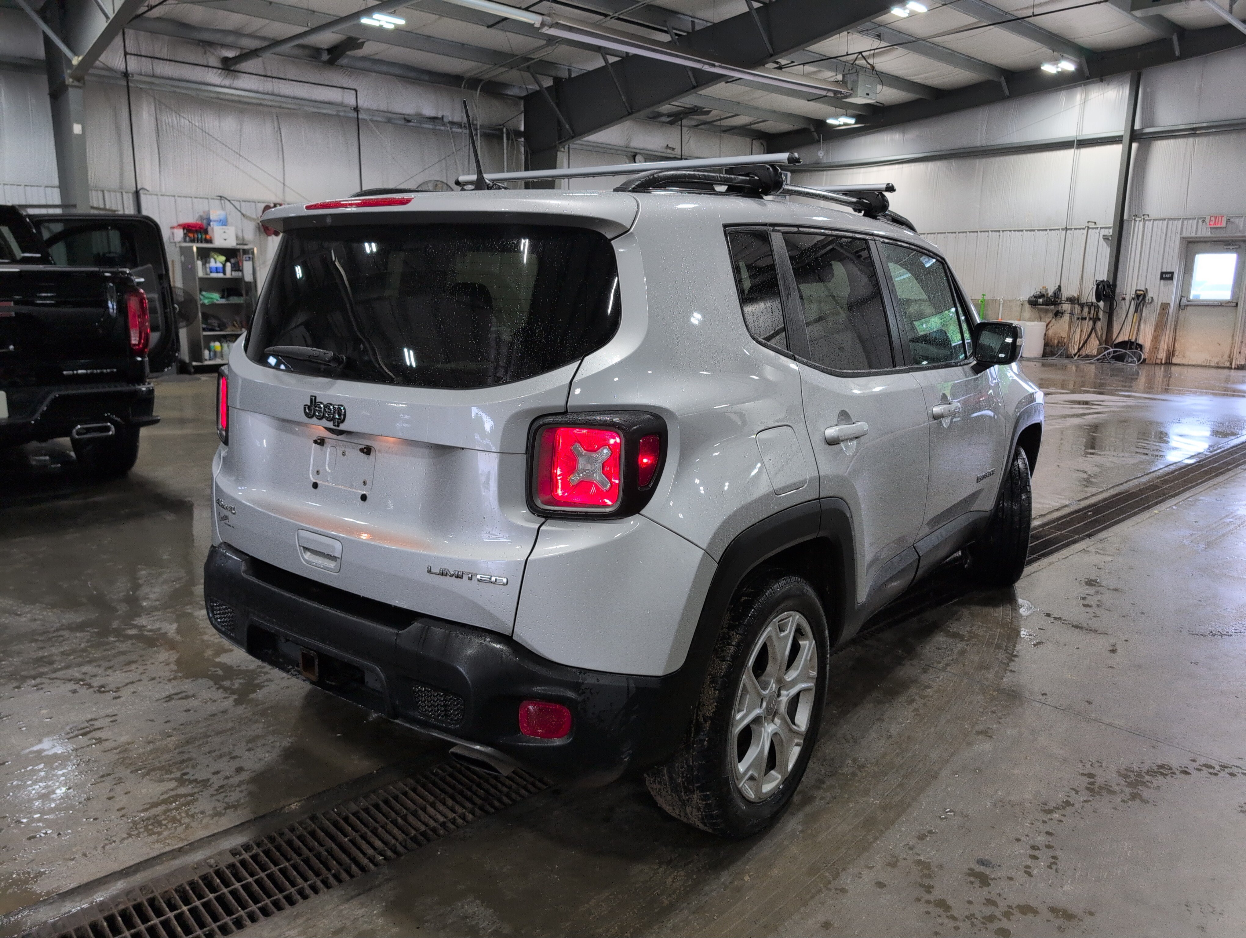 Used 2019 Jeep Renegade Limited w/ UConnect 8.4 Nav Group AWD/4WD image 3