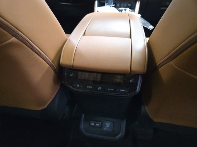 New 2026 Toyota Highlander Platinum image 13