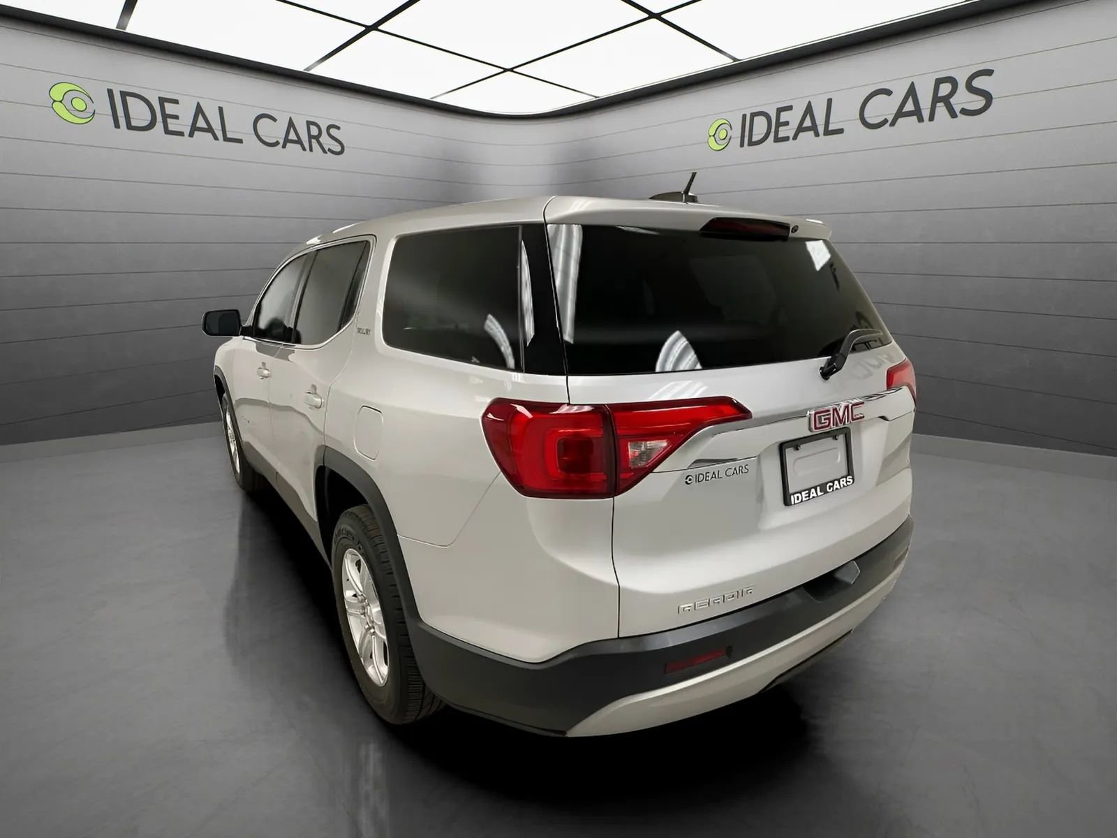 Used 2017 GMC Acadia SLE w/ LPO, Cargo Package FWD image 7