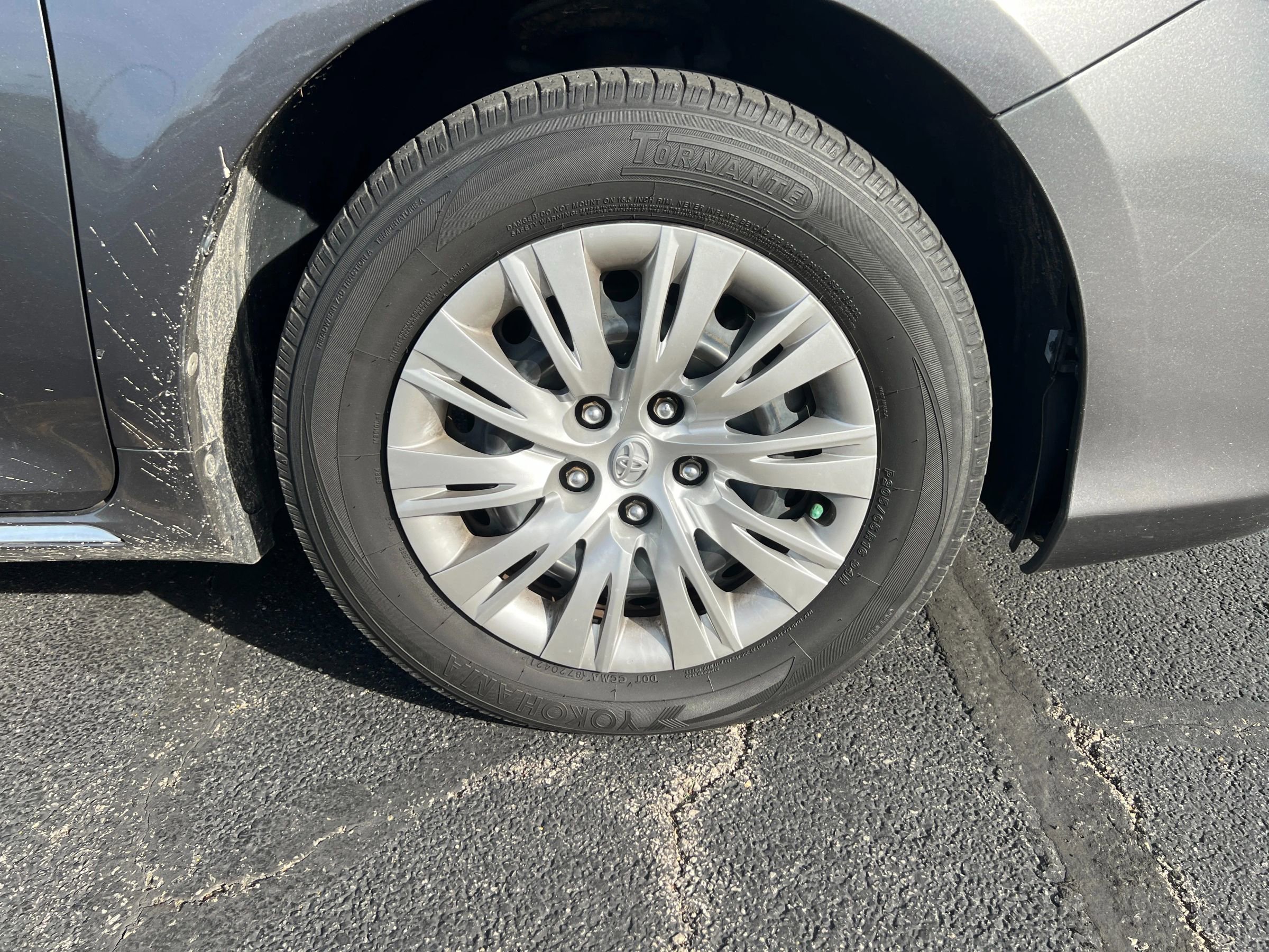 Used 2014 Toyota Camry LE FWD image 16