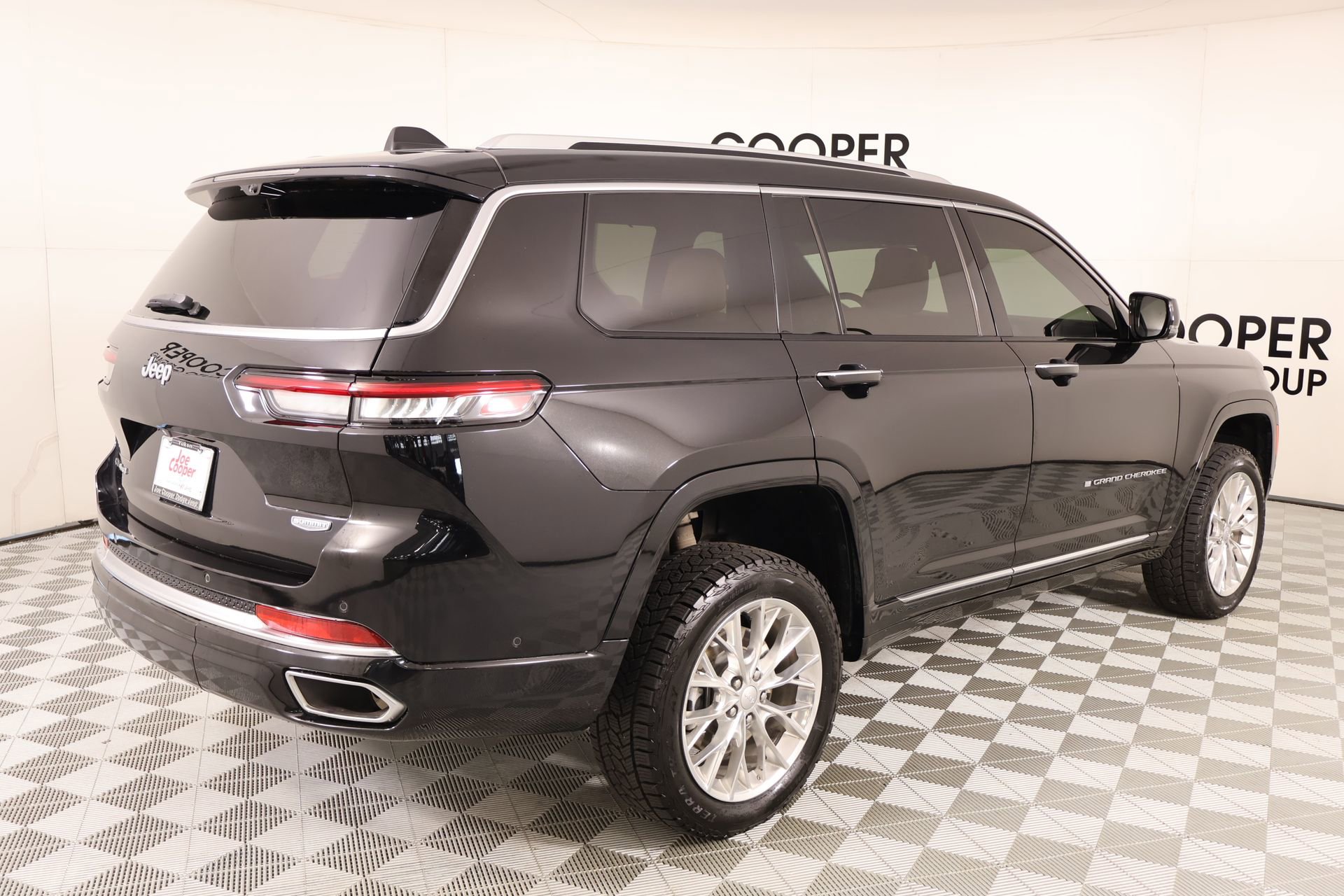 Used 2021 Jeep Grand Cherokee L Summit w/ Advanced Protech Group IV AWD/4WD image 23