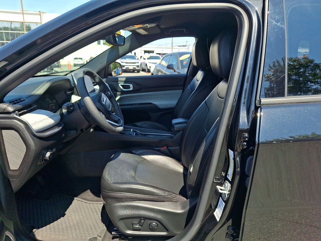 Used 2023 Jeep Compass Latitude AWD/4WD image 27