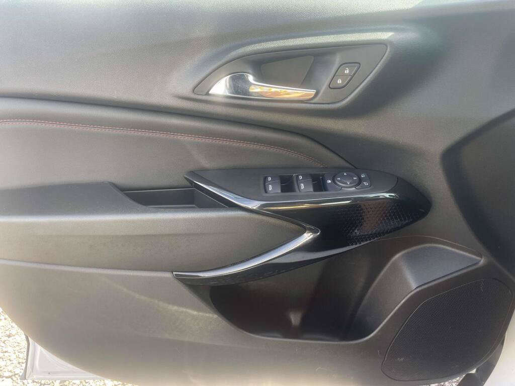 Used 2025 Chevrolet Trax RS w/ Driver Confidence Package FWD image 28