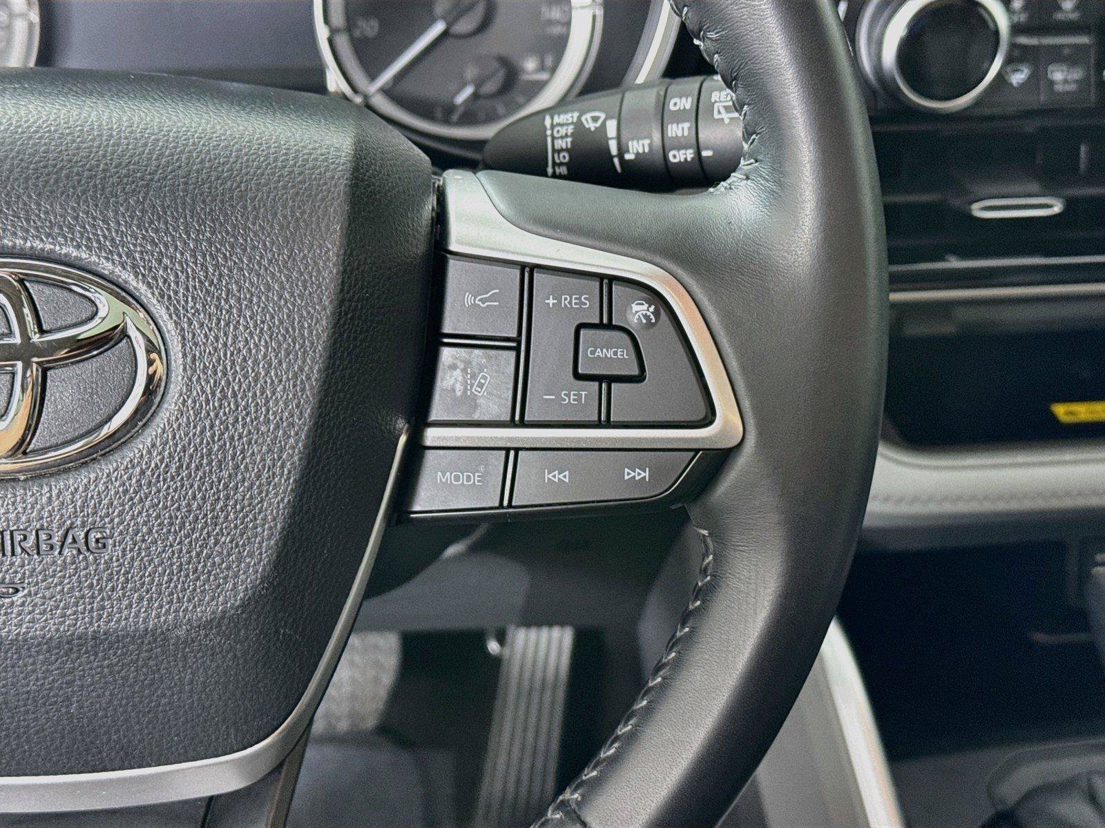 Used 2023 Toyota Highlander XLE FWD image 20