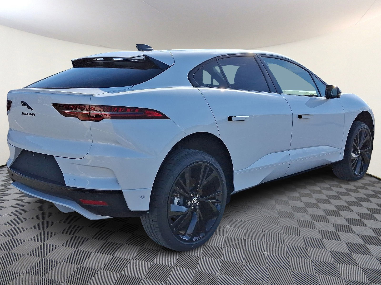 New 2024 Jaguar I-PACE R-Dynamic HSE image 4