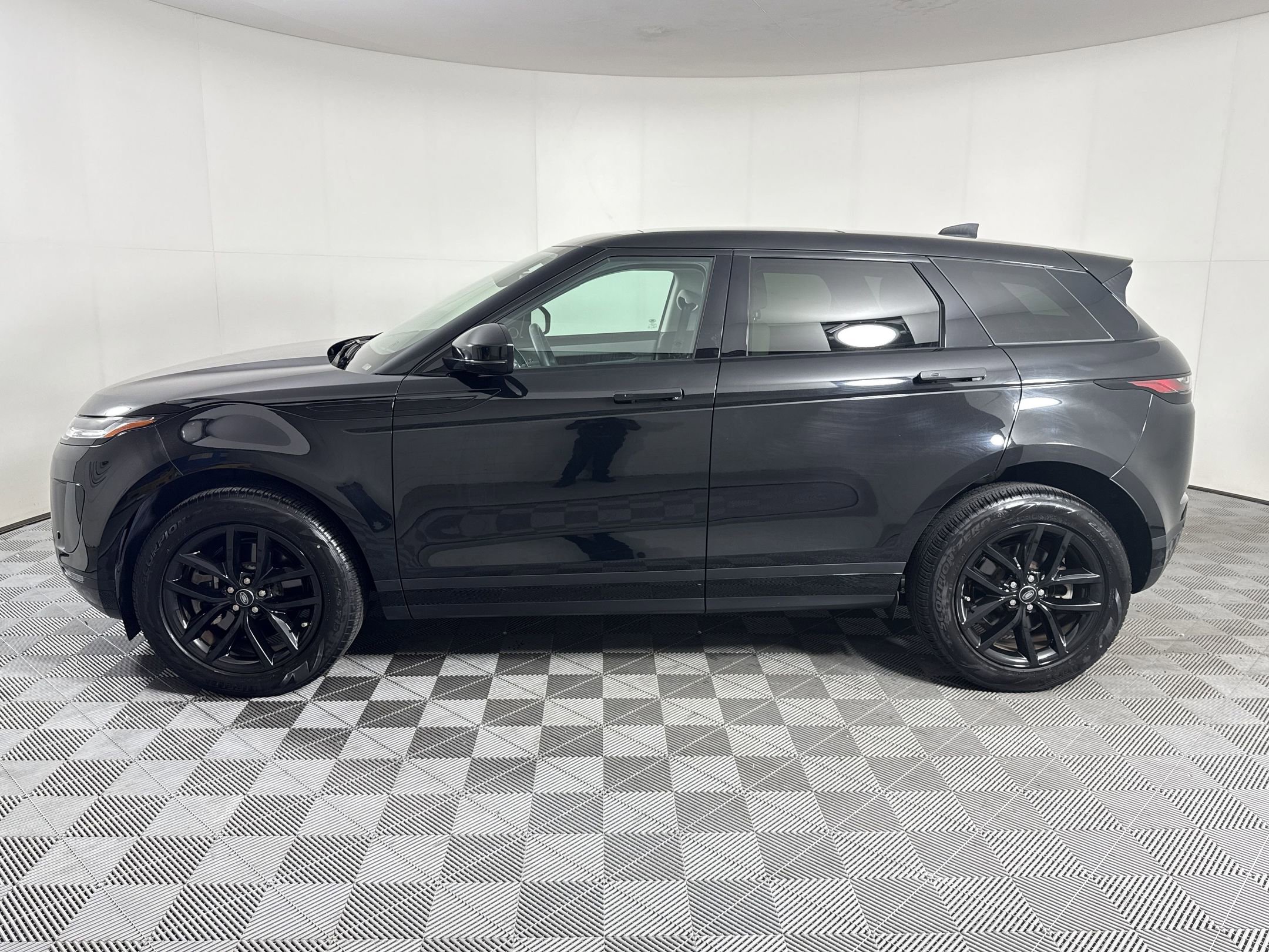 Certified 2024 Land Rover Range Rover Evoque S AWD/4WD image 2