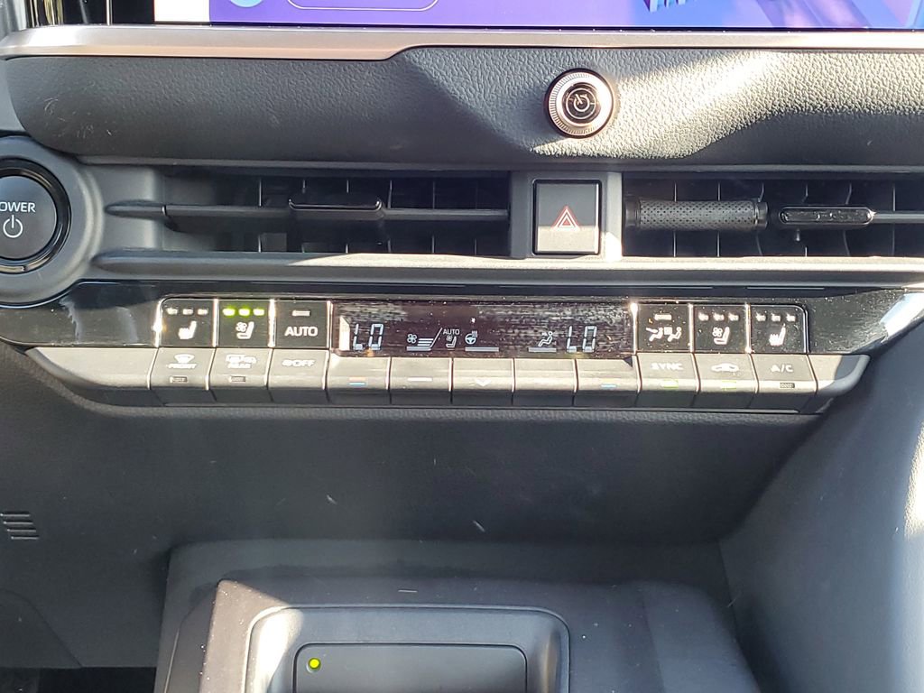 Used 2023 Toyota Crown Limited image 35