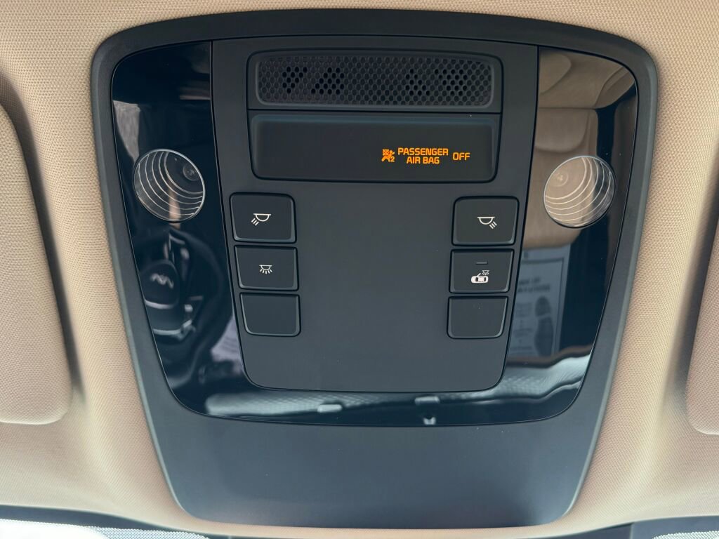 Used 2024 Kia Carnival LX image 32