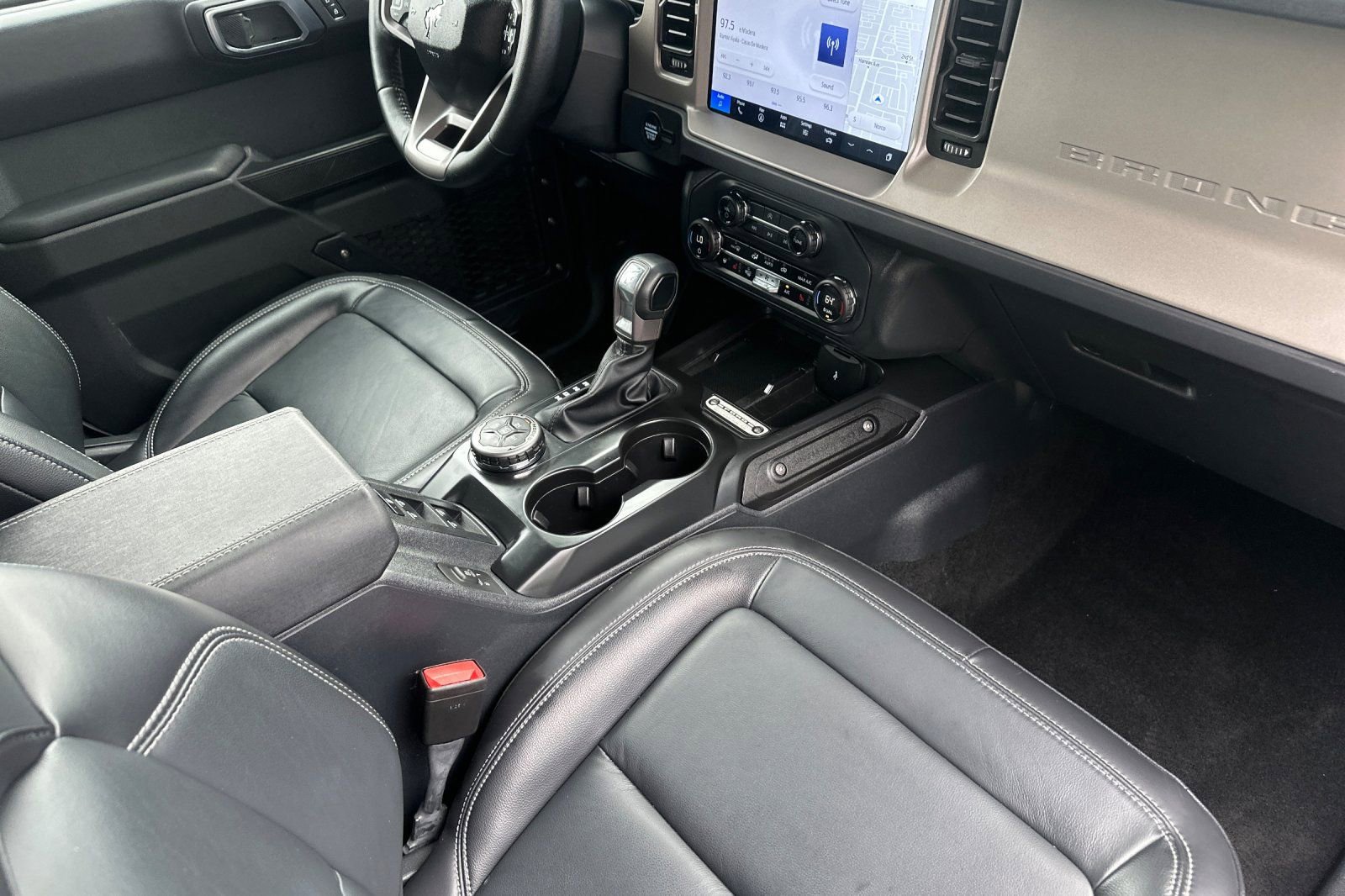 Used 2025 Ford Bronco Outer Banks image 16