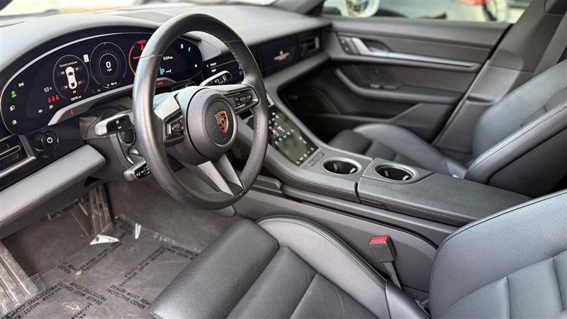 Used 2022 Porsche Taycan image 10