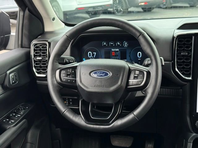 Used 2025 Ford Ranger Lariat w/ Black Appearance Package image 9