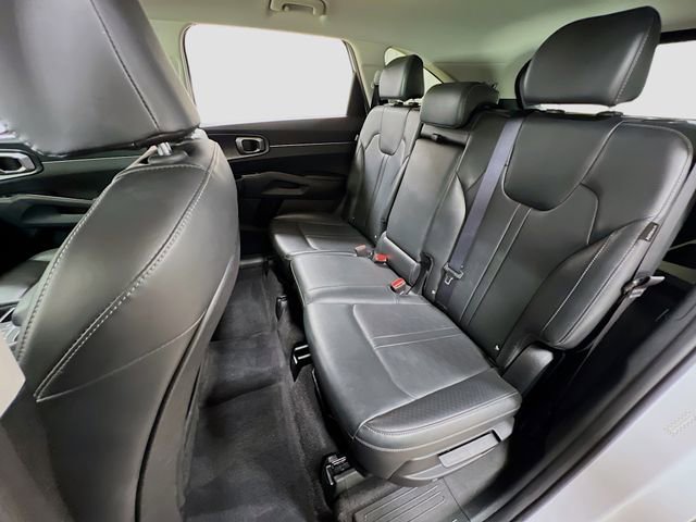 Used 2024 Kia Sorento S image 24