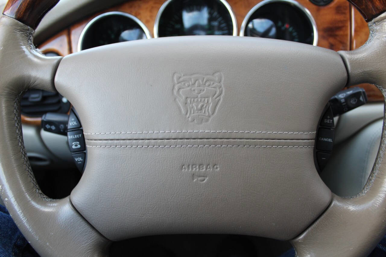 Used 2006 Jaguar XK8 Convertible image 13