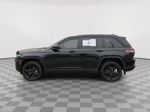 Used 2023 Jeep Grand Cherokee Altitude AWD/4WD image 6