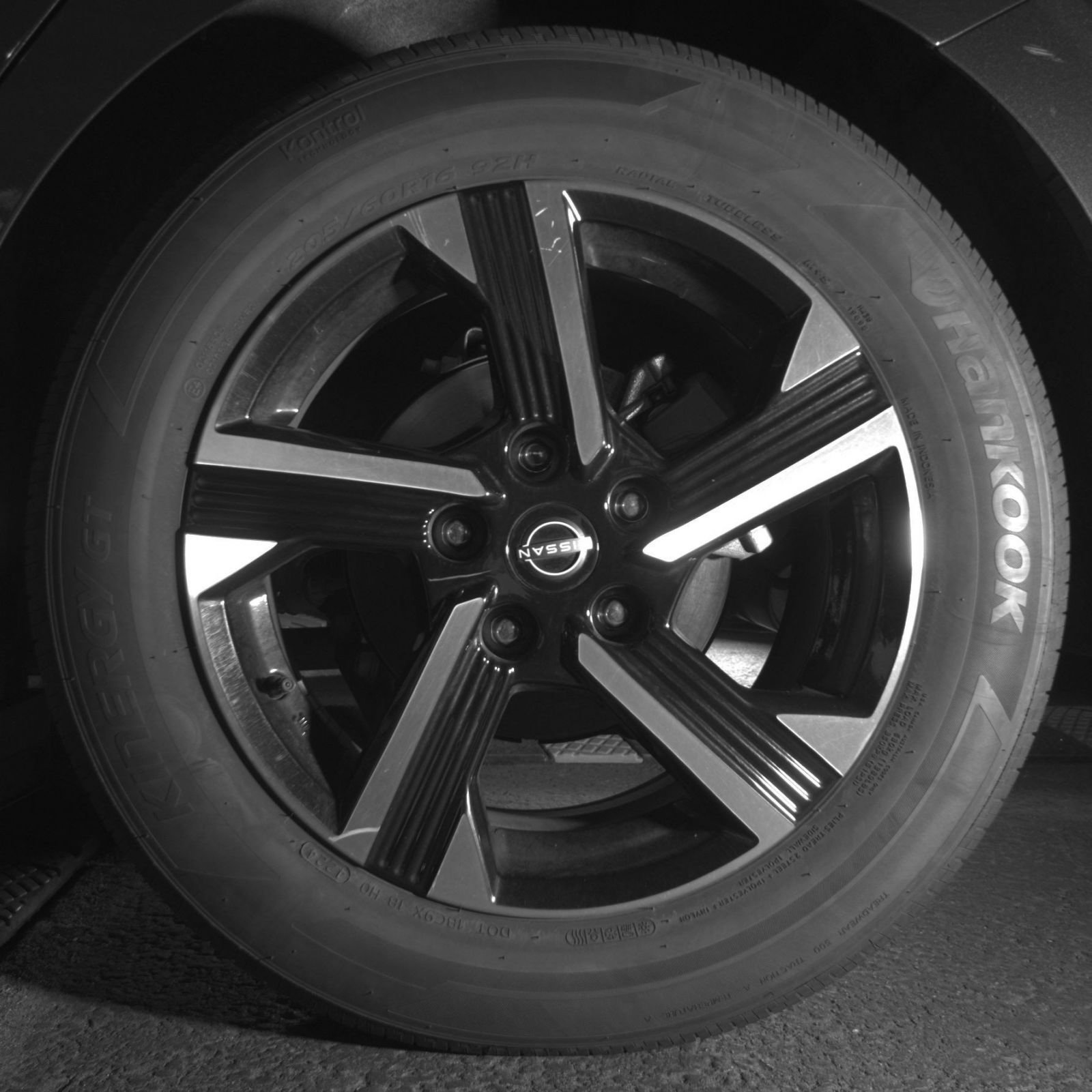 Used 2025 Nissan Sentra SV FWD image 17