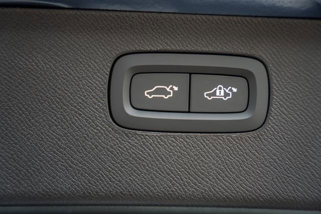 New 2026 Volvo XC90 T8 Plus w/ Protection Package Premier AWD/4WD image 11