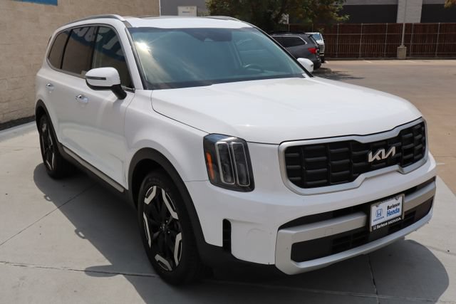 Used 2025 Kia Telluride S FWD image 3