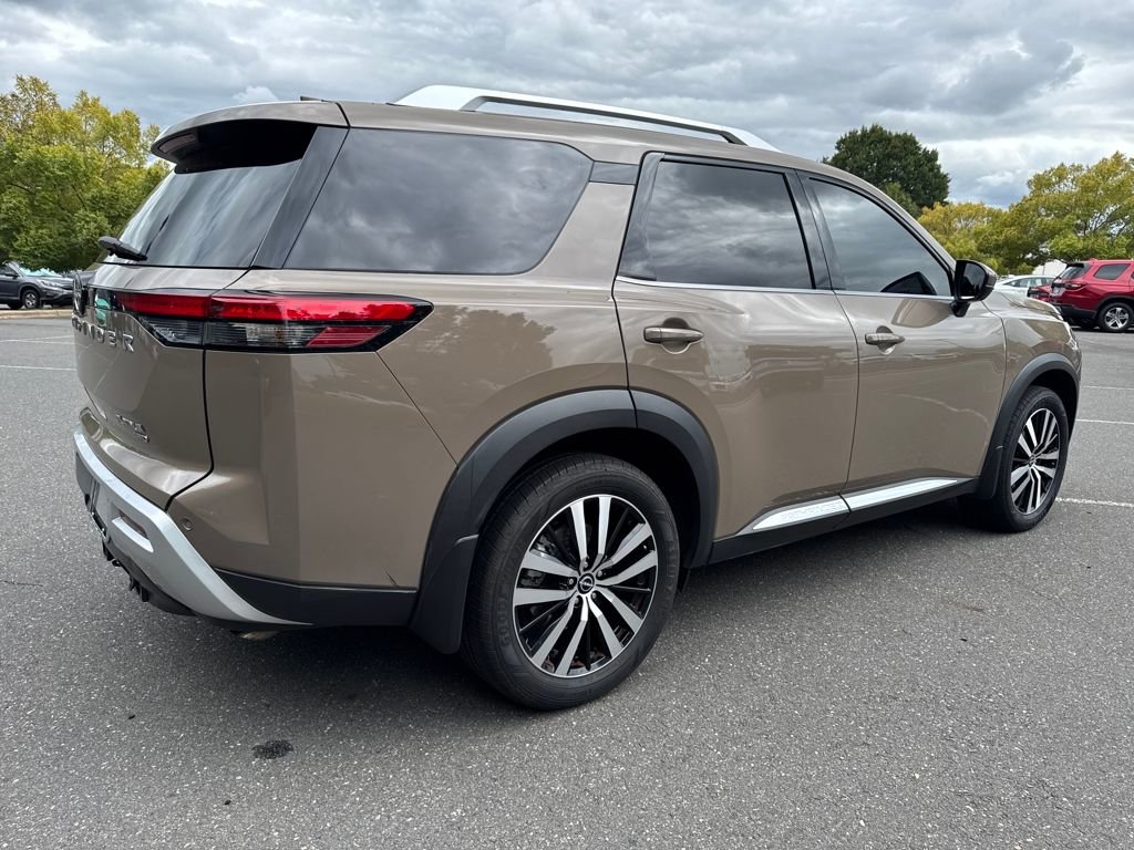 Used 2023 Nissan Pathfinder Platinum image 6