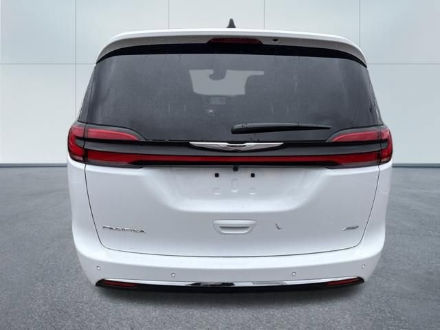 New 2026 Chrysler Pacifica Select image 3
