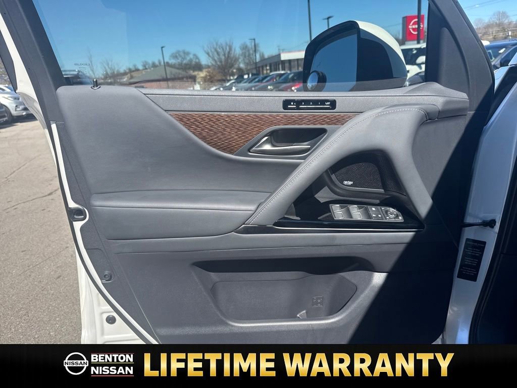 Used 2023 Lexus LX 600 4WD w/ Accessory Package (Z1) image 12