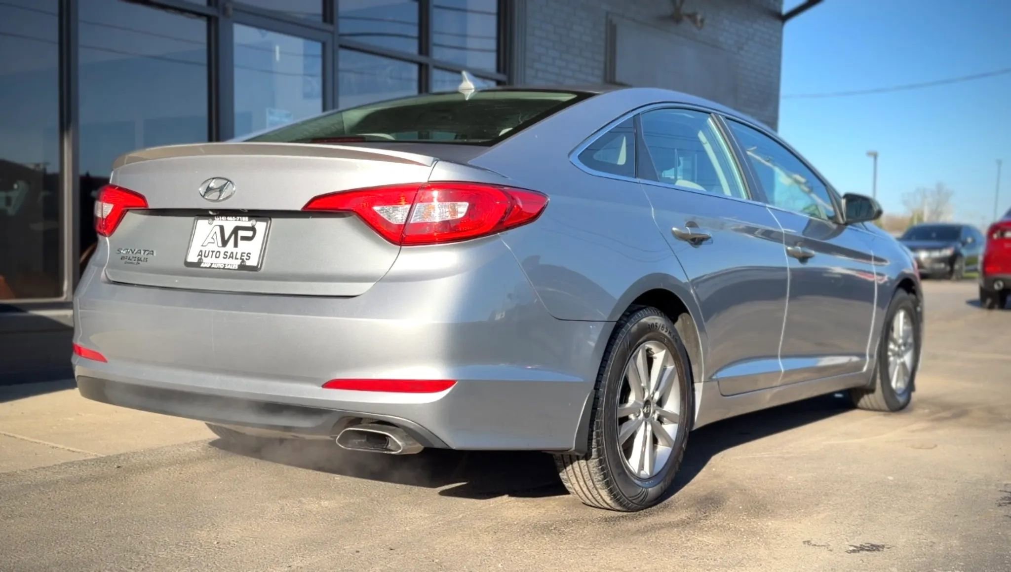 Used 2015 Hyundai Sonata SE w/ Option Group 09 FWD image 2