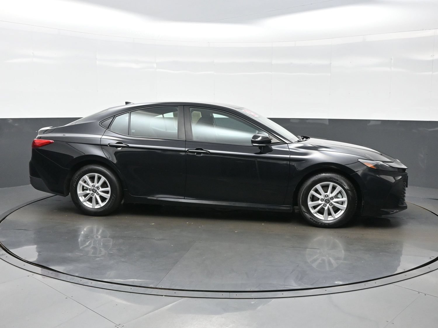 Used 2025 Toyota Camry LE FWD image 7