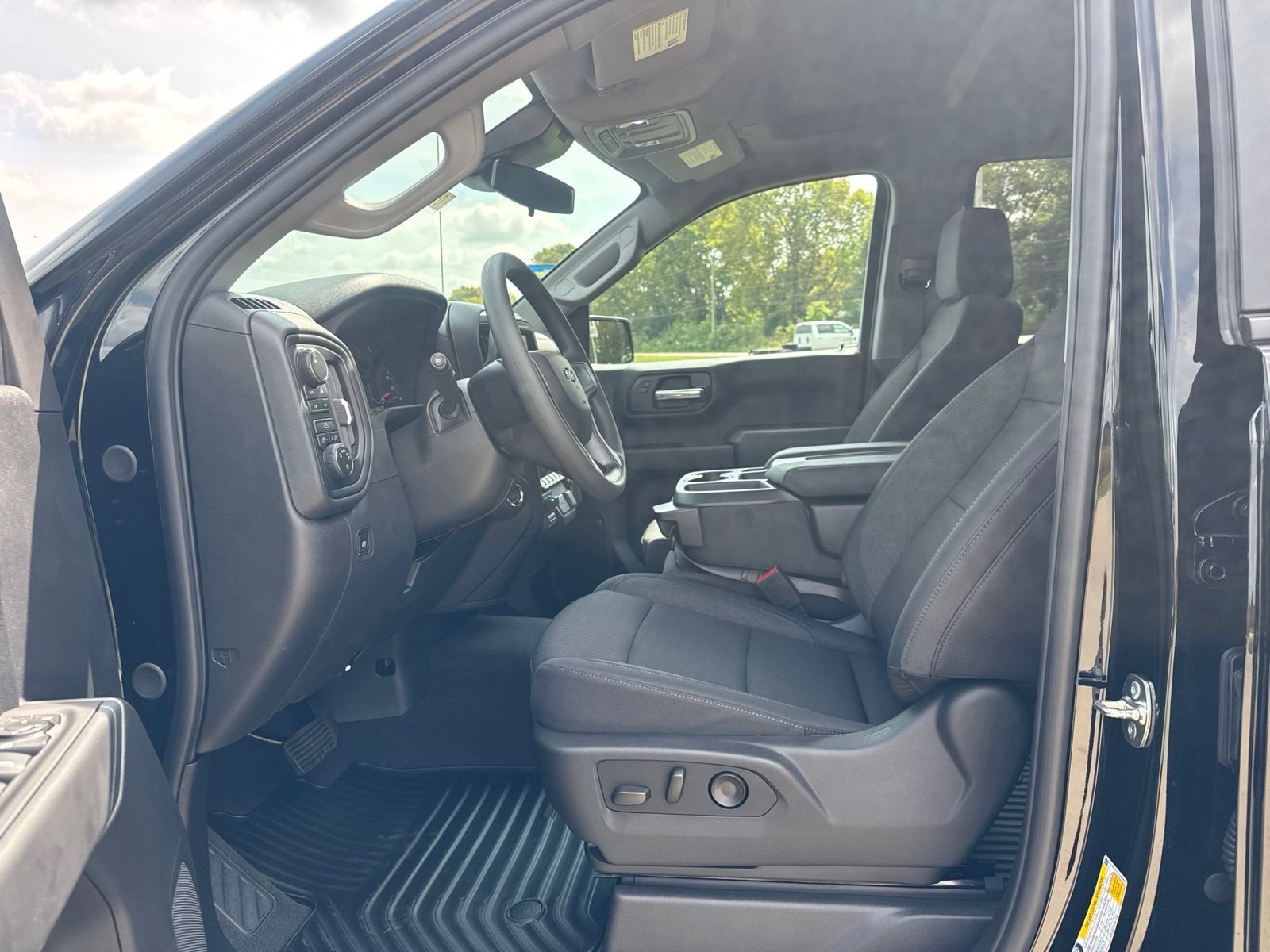 New 2026 Chevrolet Silverado 1500 Custom Trail Boss w/ Dark Appearance Package AWD/4WD image 17