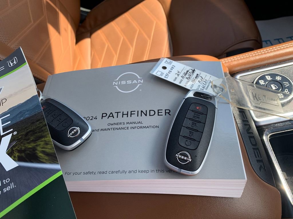 Used 2024 Nissan Pathfinder Platinum w/ Cargo Package image 9
