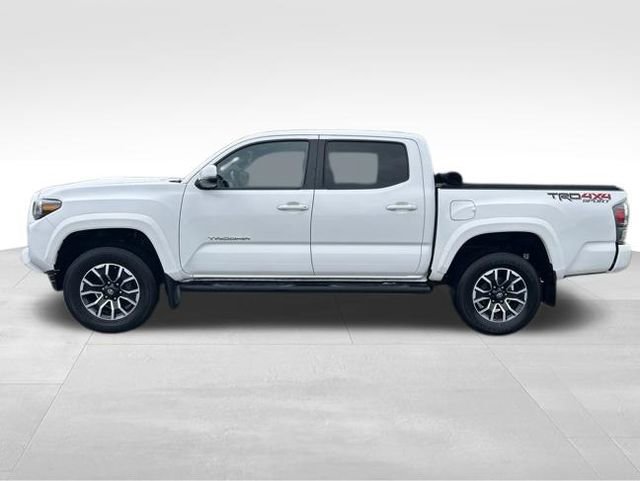 Used 2020 Toyota Tacoma TRD Sport w/ Technology Package AWD/4WD image 3