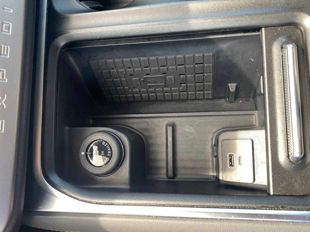 Used 2025 Ford Expedition Active AWD/4WD image 18