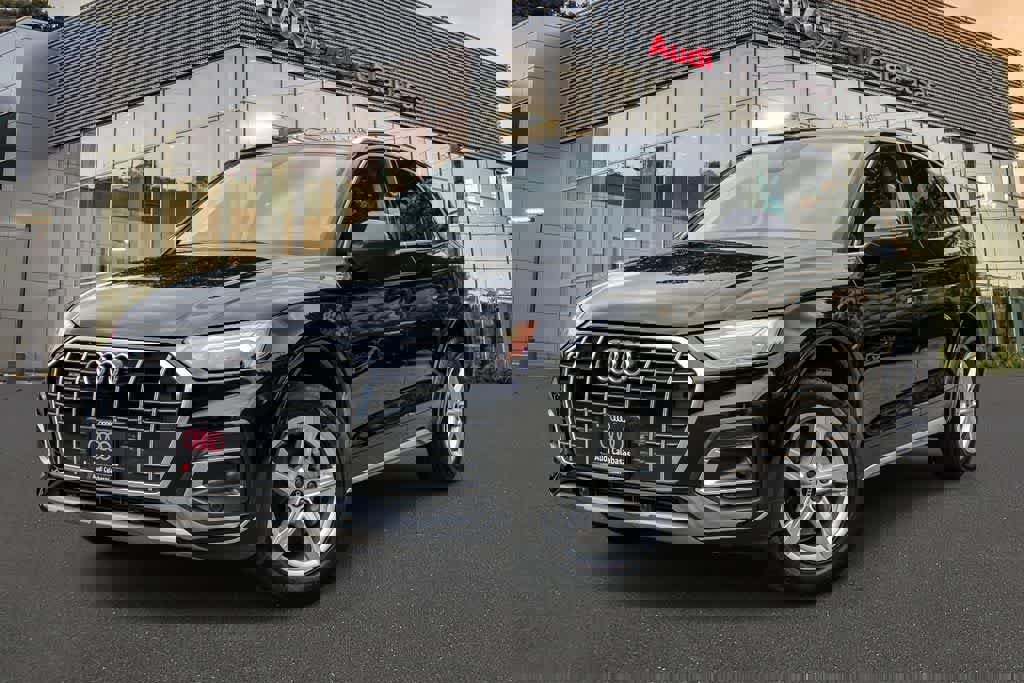 Used 2023 Audi Q5 2.0T Premium w/ Convenience Package image 1