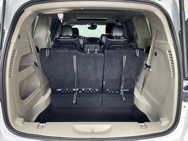 Certified 2023 Chrysler Pacifica Limited FWD image 16