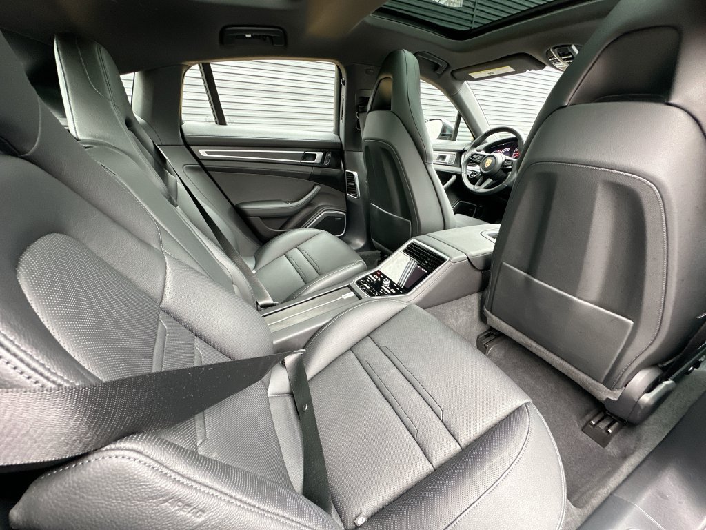 Certified 2023 Porsche Panamera 4 Platinum Edition AWD/4WD image 30