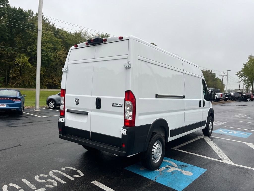 Used 2025 RAM ProMaster 2500 w/ Convenience Group image 4