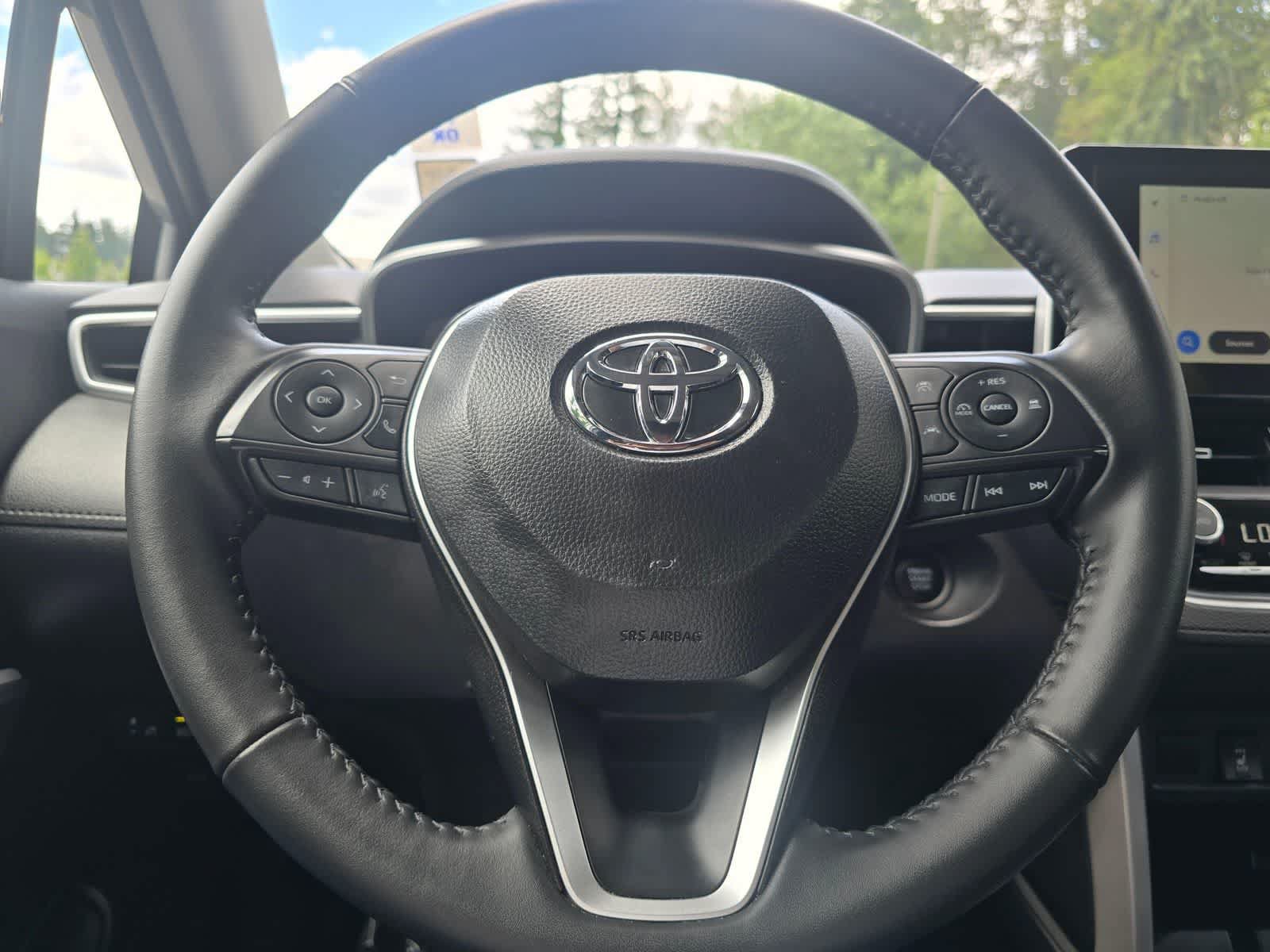 Used 2025 Toyota Corolla Cross XLE w/ Convenience Package AWD/4WD image 11