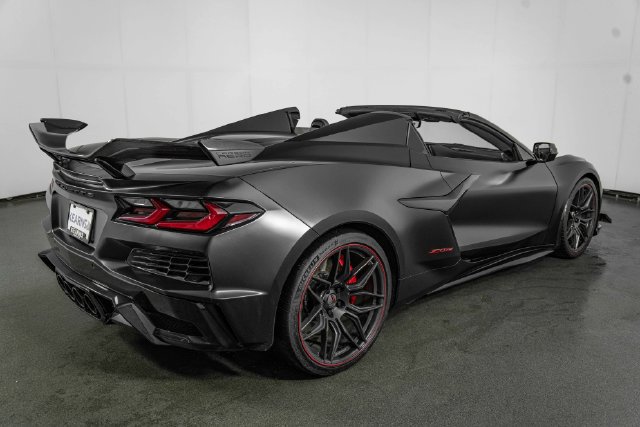Used 2024 Chevrolet Corvette Z06 RWD image 8