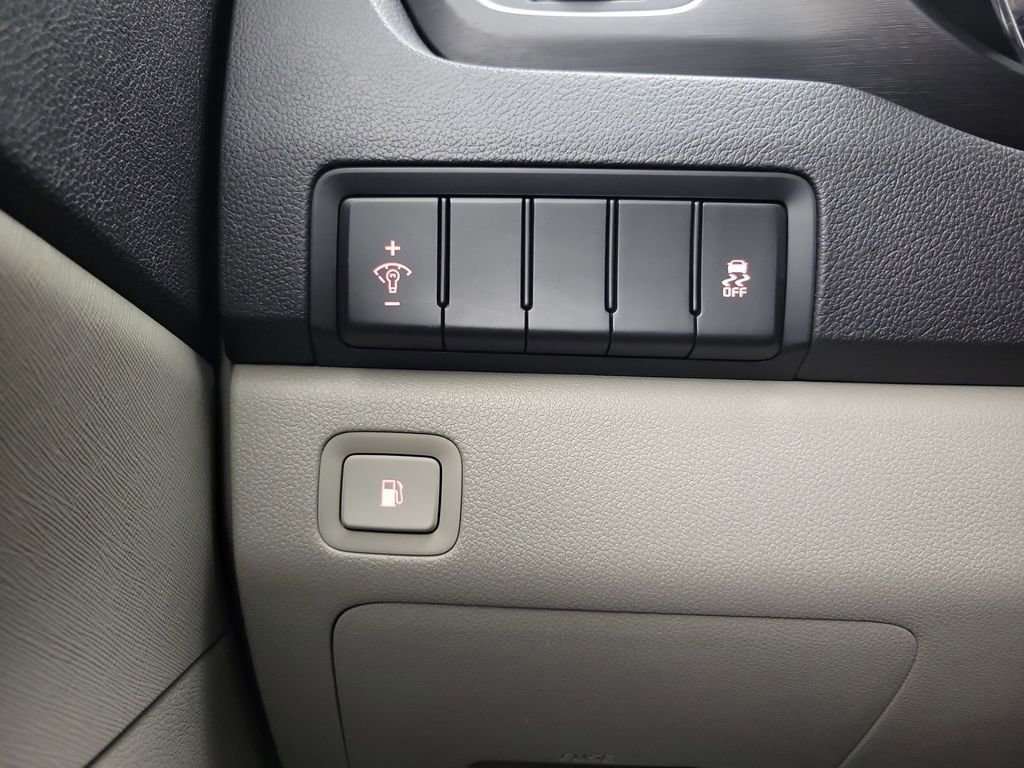 Used 2019 Kia Sedona LX image 14