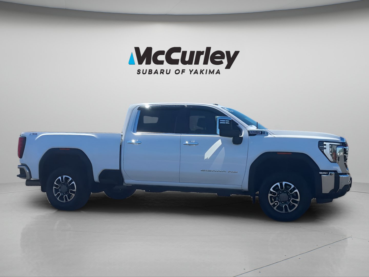 Used 2024 GMC Sierra 3500 SLT w/ SLT Premium Package AWD/4WD image 4