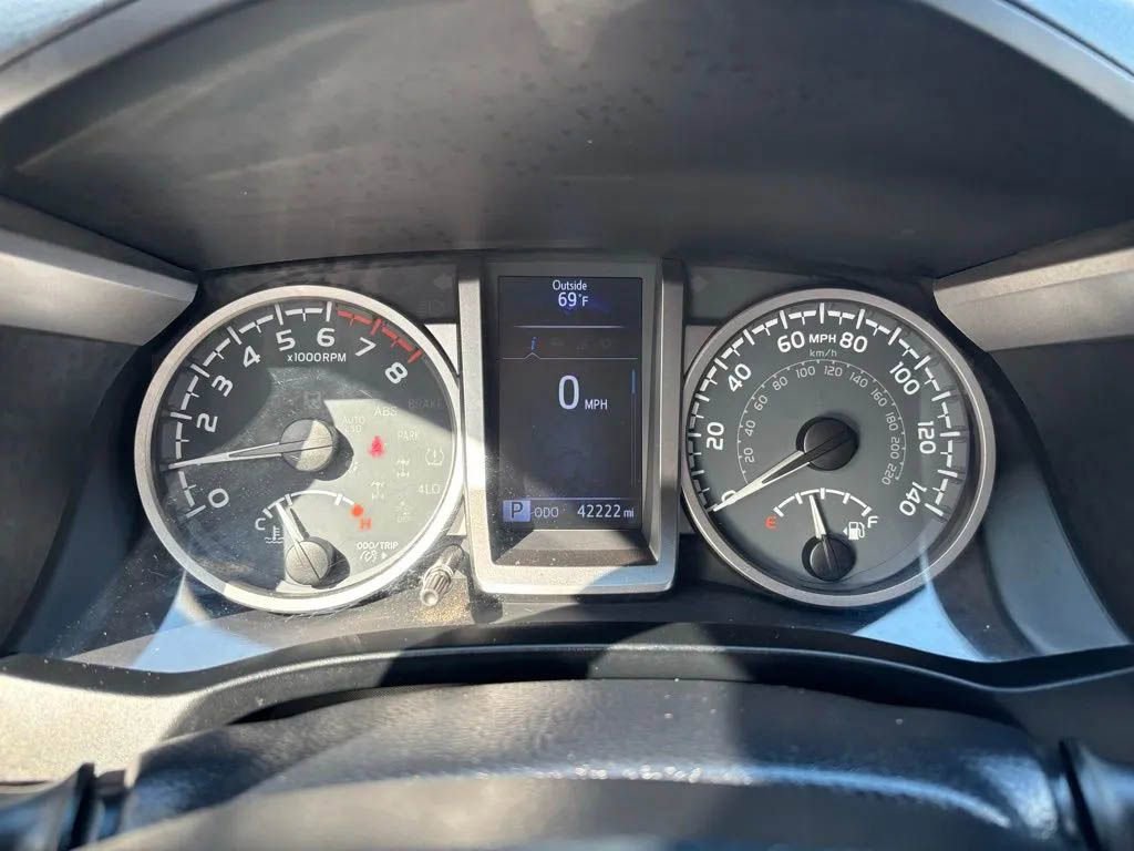 Used 2020 Toyota Tacoma SR5 image 16