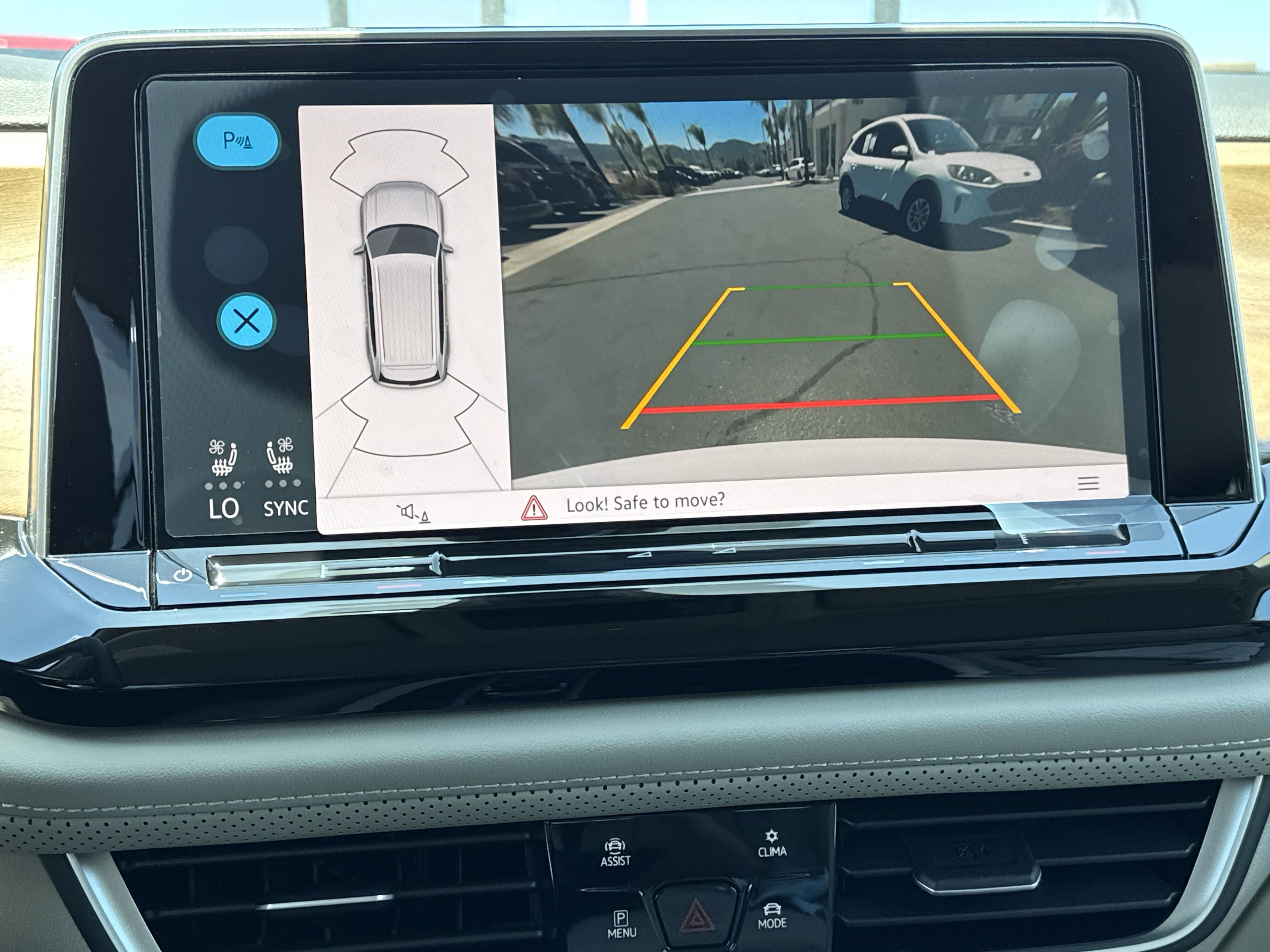 Used 2025 Volkswagen Atlas SE image 21