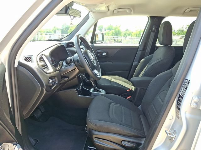 Used 2018 Jeep Renegade Latitude AWD/4WD image 14